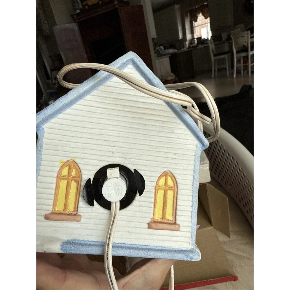 1991 St. Paul's Church Porcelain Lighted. No Call Puts.  4313‎